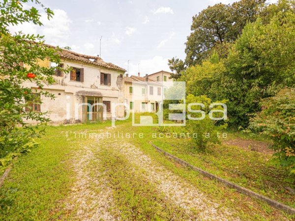 casale in vendita a Breda di Piave in zona Pero