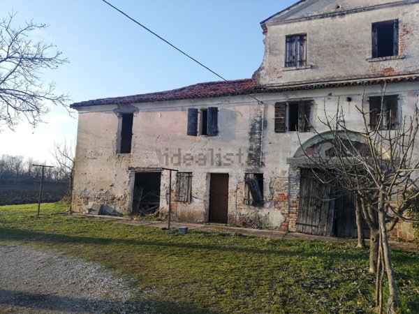 casale in vendita a Breda di Piave