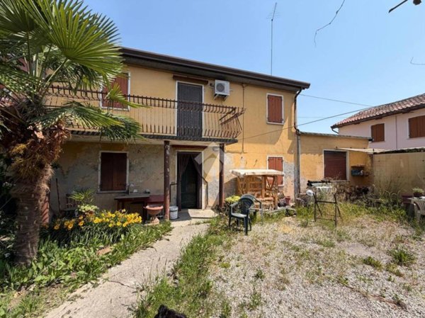 casa indipendente in vendita a Breda di Piave in zona Saletto di Piave