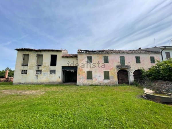 casale in vendita a Breda di Piave in zona Saletto di Piave