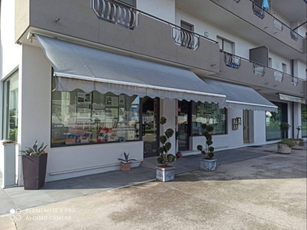 negozio in vendita a Caerano di San Marco