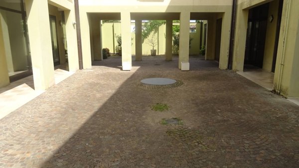 locale commerciale in vendita a Caerano di San Marco