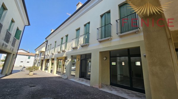 negozio in vendita a Caerano di San Marco