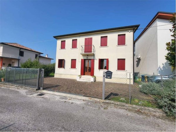 casa indipendente in vendita a Caerano di San Marco