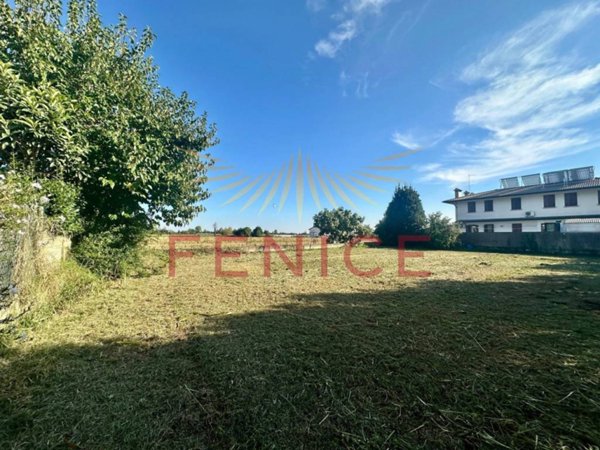 terreno edificabile in vendita a Caerano di San Marco