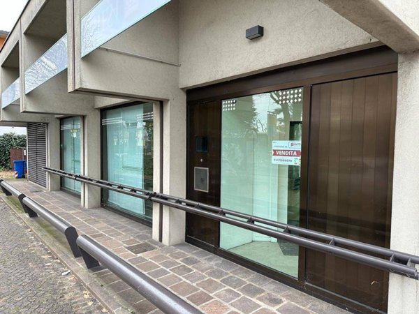 negozio in vendita a Caerano di San Marco