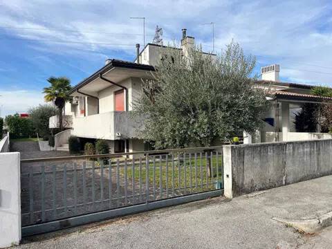 casa indipendente in vendita a Caerano di San Marco