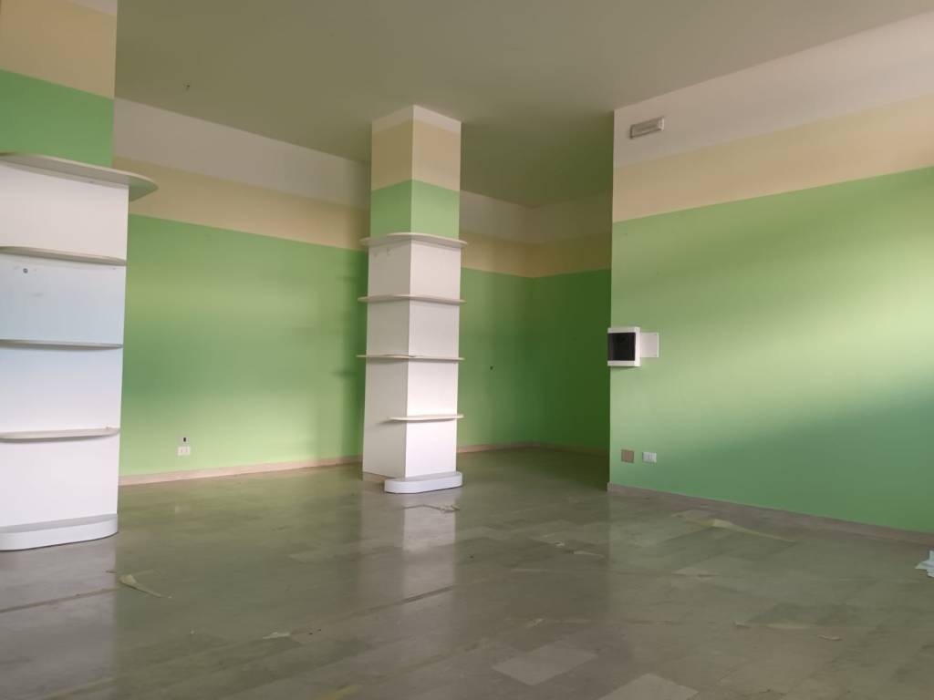 negozio in vendita a Caerano di San Marco