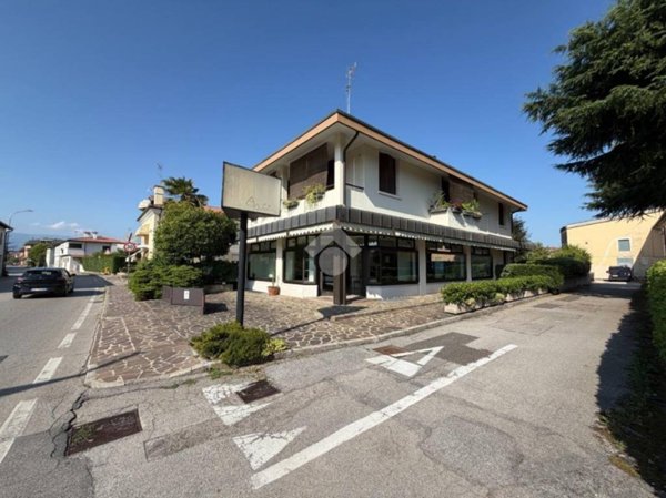 negozio in vendita a Caerano di San Marco