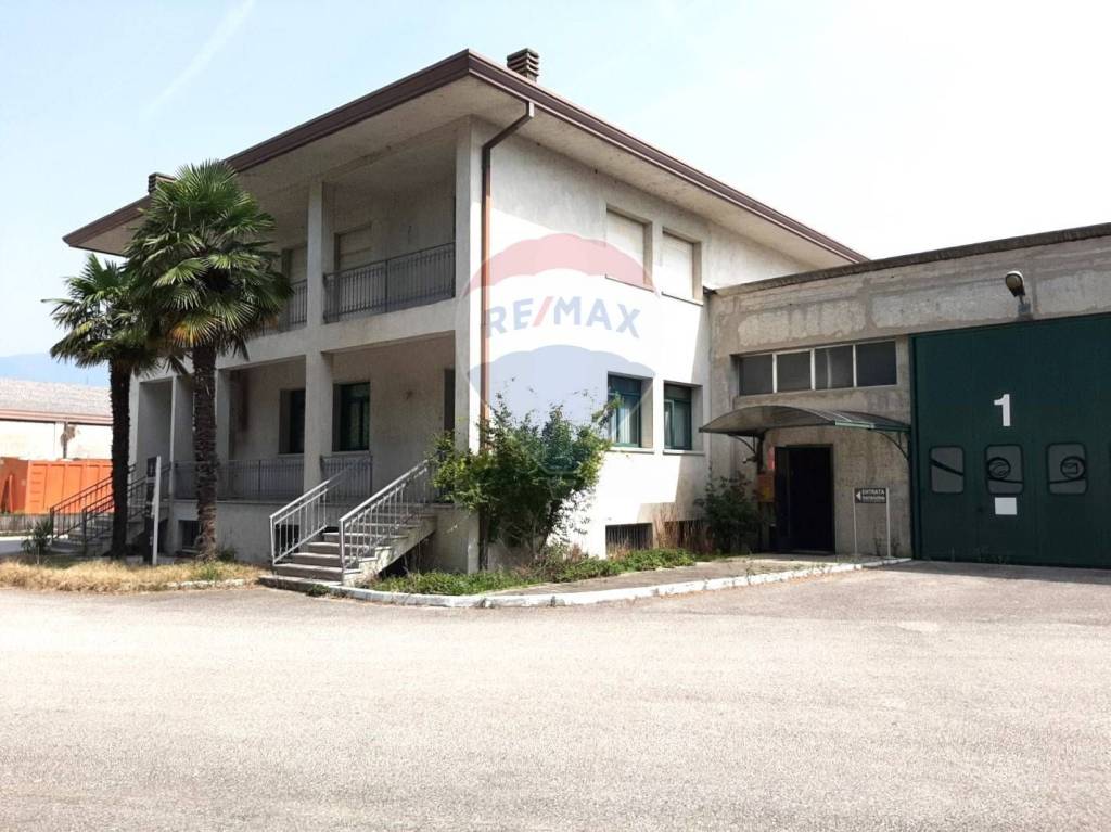 negozio in vendita a Cappella Maggiore