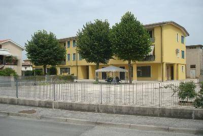 negozio in vendita a Carbonera