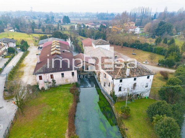 locale di sgombero in vendita a Carbonera