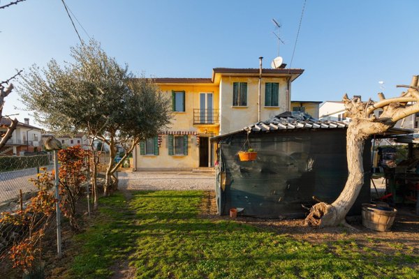 casa indipendente in vendita a Carbonera in zona Mignagola