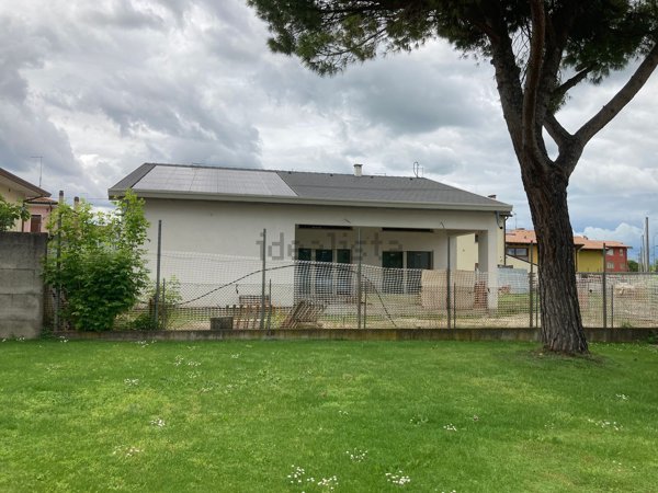 casa indipendente in vendita a Carbonera in zona Vascon