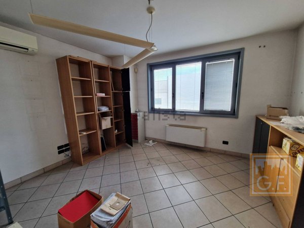 locale di sgombero in vendita a Carbonera