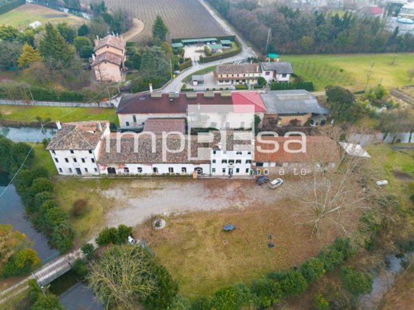 locale di sgombero in vendita a Carbonera