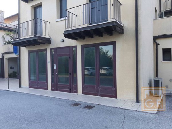 negozio in vendita a Carbonera in zona San Giacomo di Musestrelle