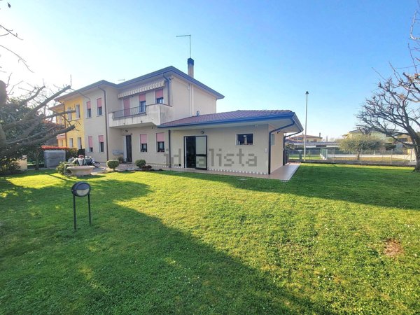 casa indipendente in vendita a Carbonera in zona Pezzan