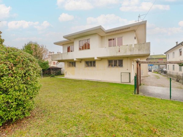 casa indipendente in vendita a Carbonera in zona Biban