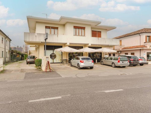 intera palazzina in vendita a Carbonera