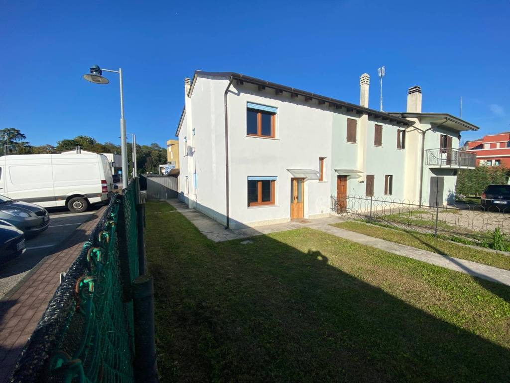 casa indipendente in vendita a Casier in zona Dosson