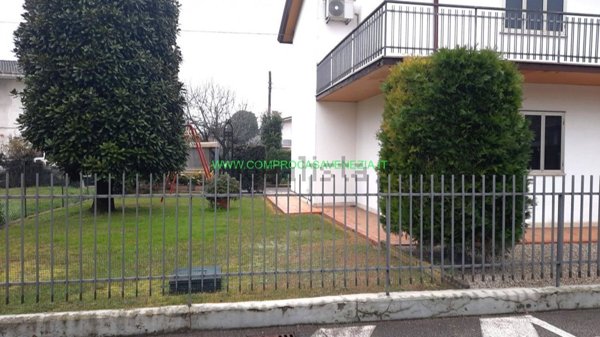 casa indipendente in vendita a Casier in zona Dosson