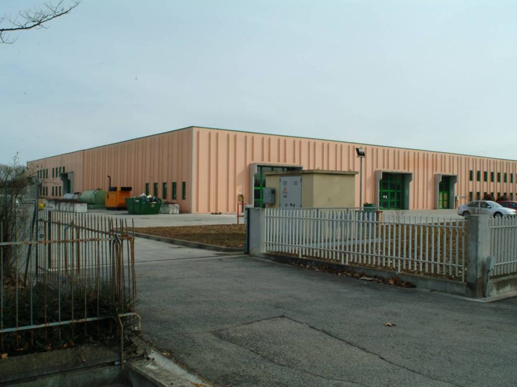 locale commerciale in vendita a Casier