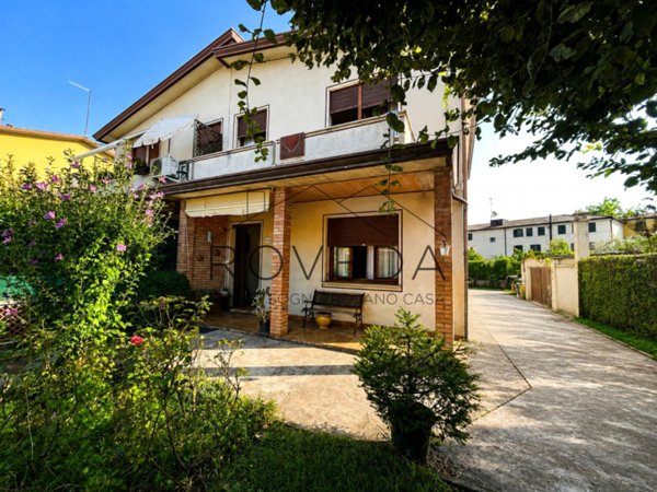 casa indipendente in vendita a Casier