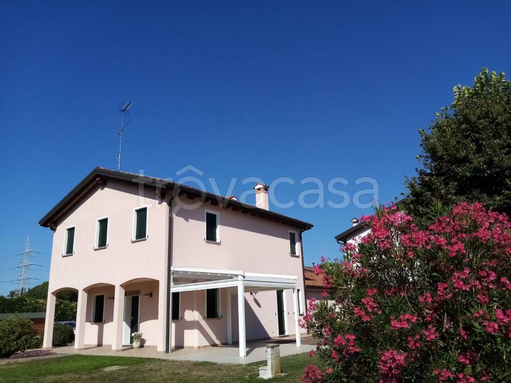 casa indipendente in vendita a Casier