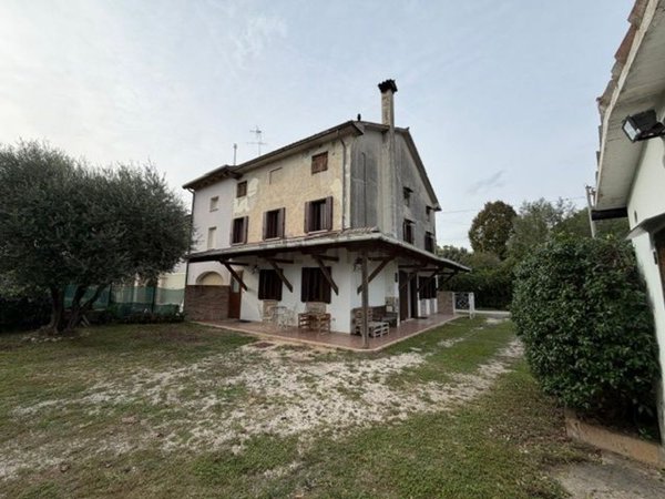 casa indipendente in vendita a Casier