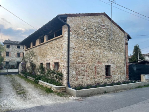casa indipendente in vendita a Castelcucco