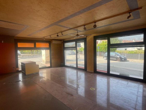 negozio in vendita a Castelcucco