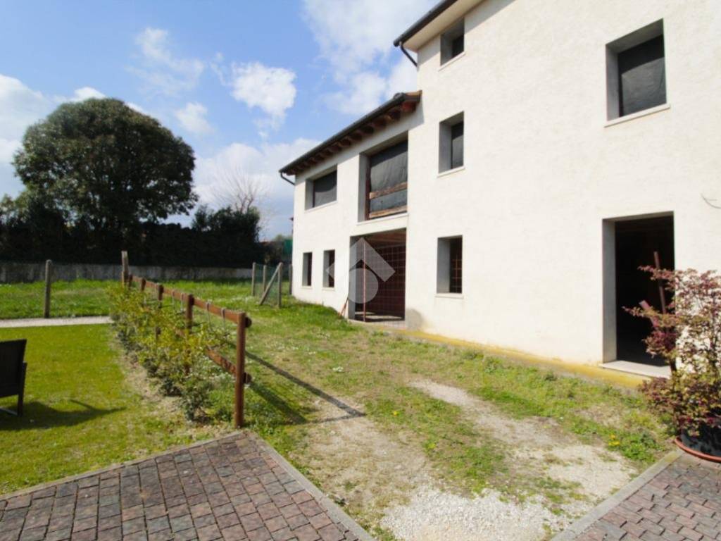 casa indipendente in vendita a Castelcucco