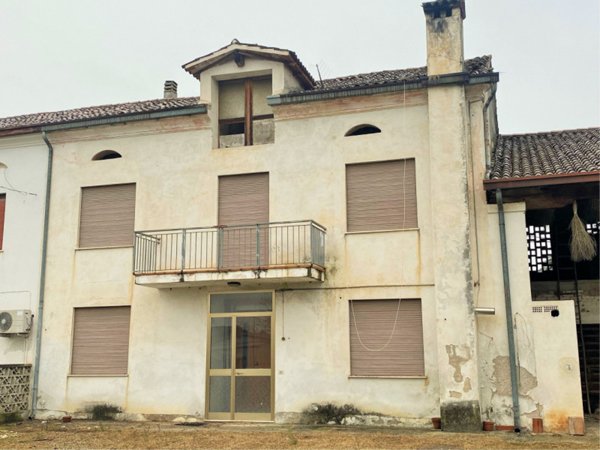 locale di sgombero in vendita a Castelfranco Veneto