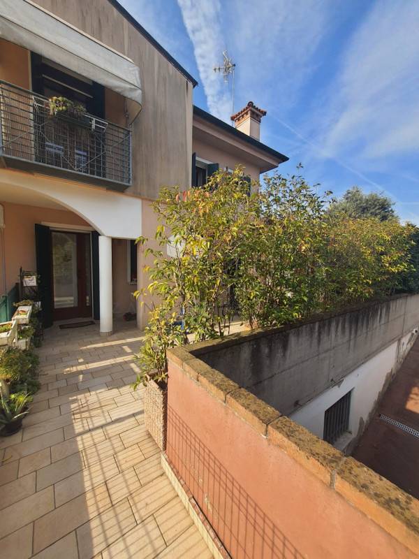 casa indipendente in vendita a Castelfranco Veneto in zona Treville