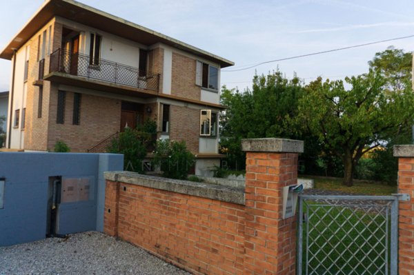 casa indipendente in vendita a Castelfranco Veneto in zona Salvarosa