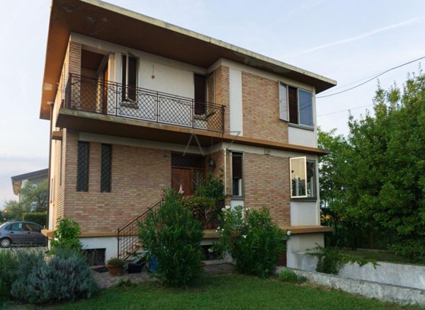 casa indipendente in vendita a Castelfranco Veneto in zona Salvarosa