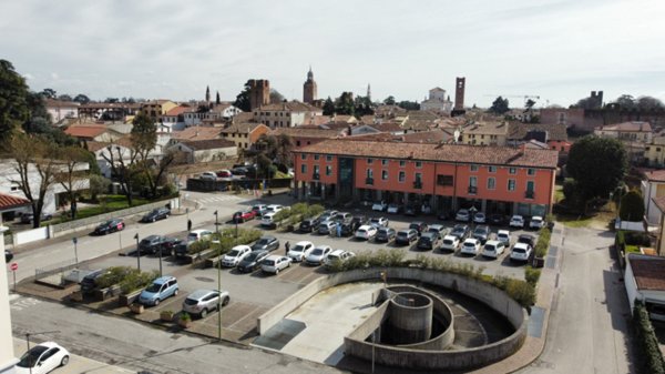 locale di sgombero in vendita a Castelfranco Veneto