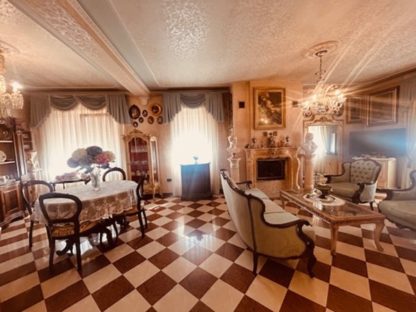casa indipendente in vendita a Castelfranco Veneto in zona Salvarosa