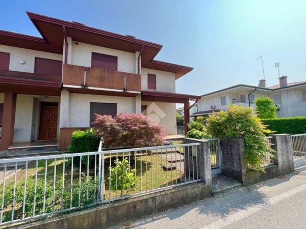 casa indipendente in vendita a Castelfranco Veneto in zona Salvarosa