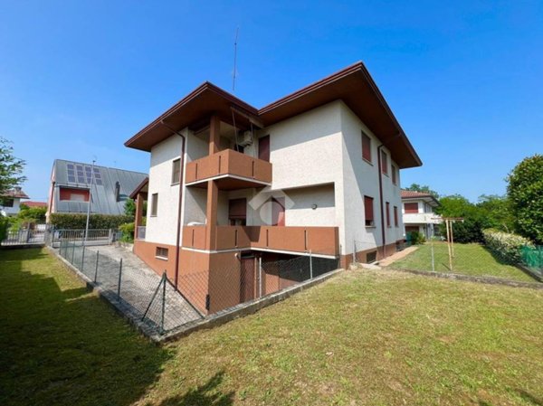 casa indipendente in vendita a Castelfranco Veneto in zona Salvarosa