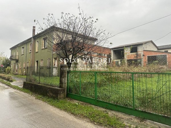 casale in vendita a Castelfranco Veneto in zona Treville