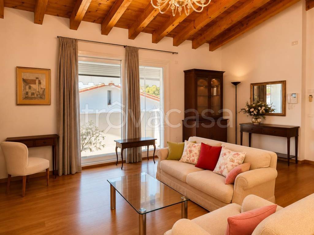 appartamento in vendita a Castelfranco Veneto in zona Salvarosa