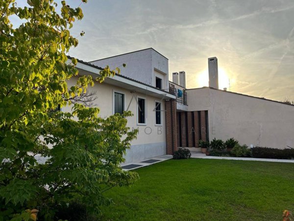 casa indipendente in vendita a Castelfranco Veneto in zona Bella Venezia