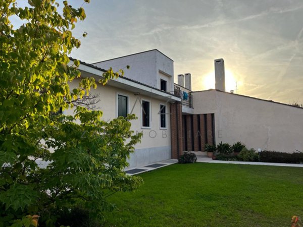 casa indipendente in vendita a Castelfranco Veneto in zona Bella Venezia