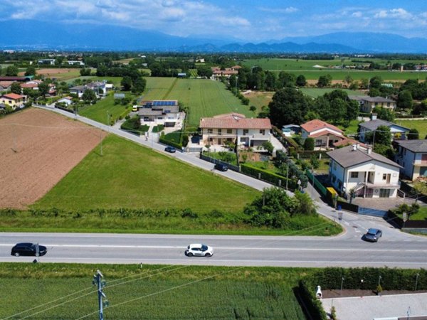 terreno edificabile in vendita a Castelfranco Veneto in zona Salvarosa