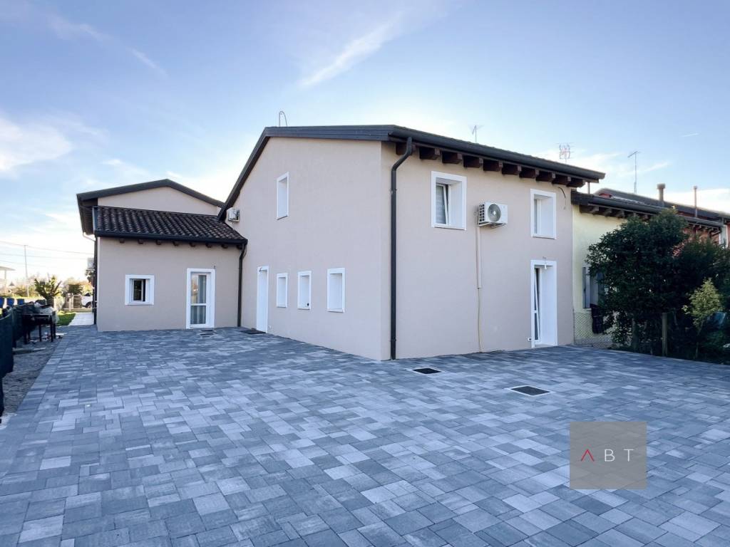casa indipendente in vendita a Castelfranco Veneto in zona Treville