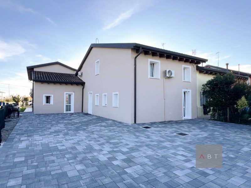 casa indipendente in vendita a Castelfranco Veneto in zona Treville