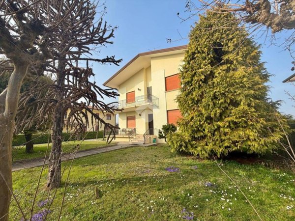 casa indipendente in vendita a Castelfranco Veneto in zona Salvarosa