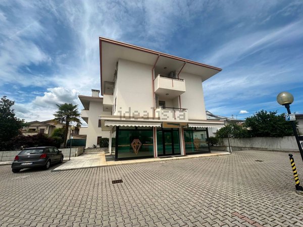 ufficio in vendita a Castelfranco Veneto in zona Salvarosa